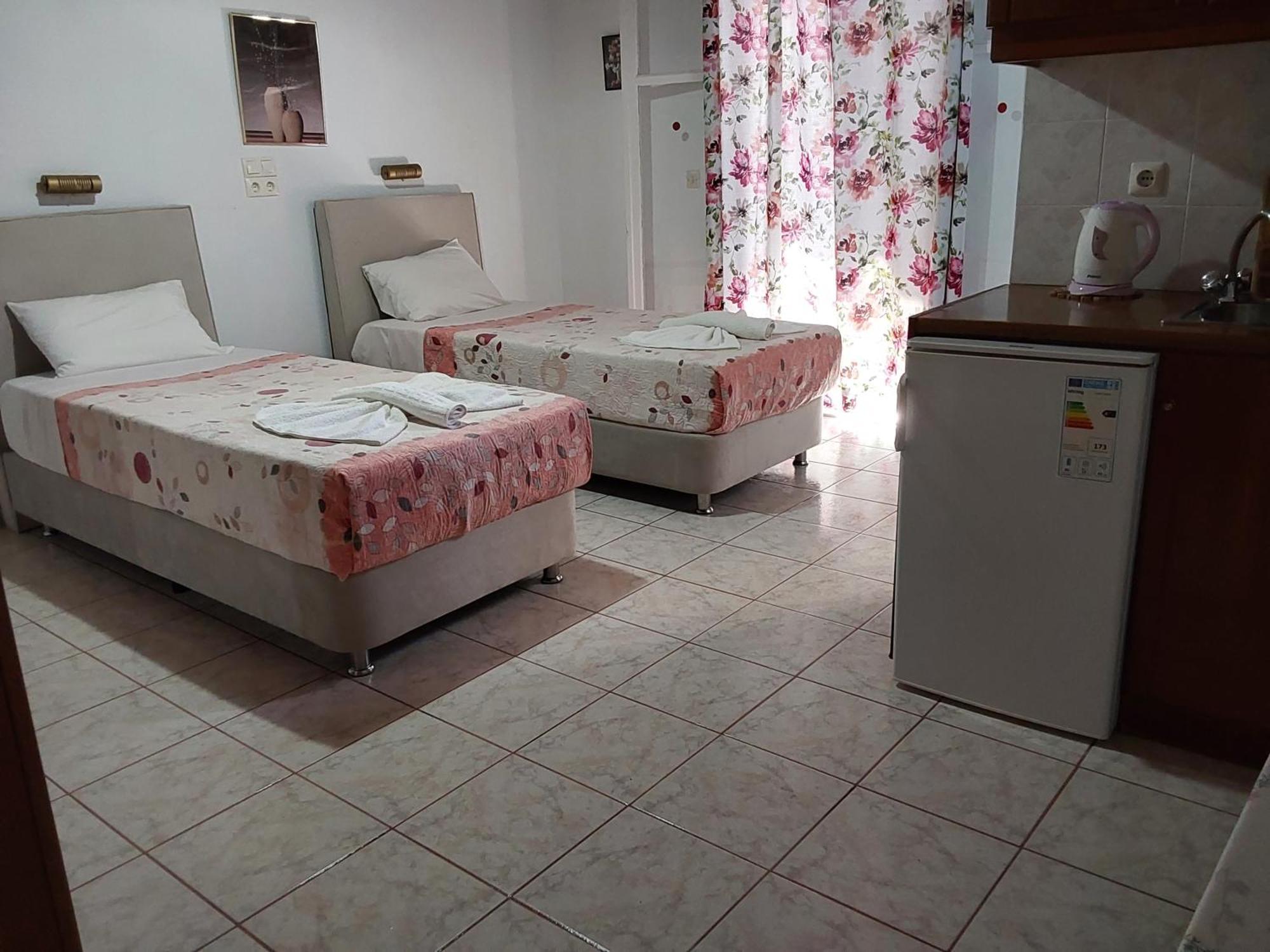 Amadeus Hawaii Apartments & Studios Sidárion Habitación foto
